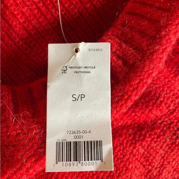 ๐น NWT Red Knit Elegance from Banana Republic Womanโs Size Small๐น - Picture 8 of 10